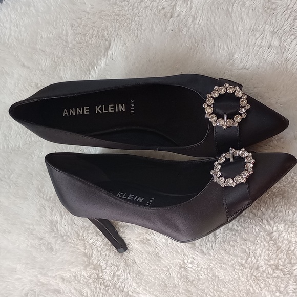 Anne Klein Raylee 2" Pump Women's Size 7 Pointed Toe W/ Sparkling Brooch Dressy - Picture 2 of 10